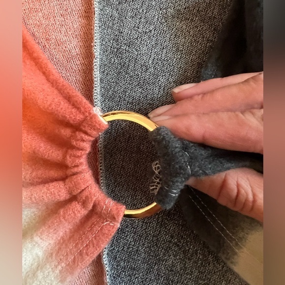 A3 Designs Cropped Sweater Medium - Picture 4 of 6